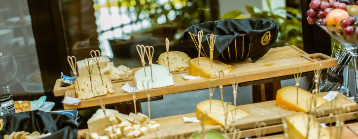 Tabla de jamones y quesos de la propuesta gastronómica